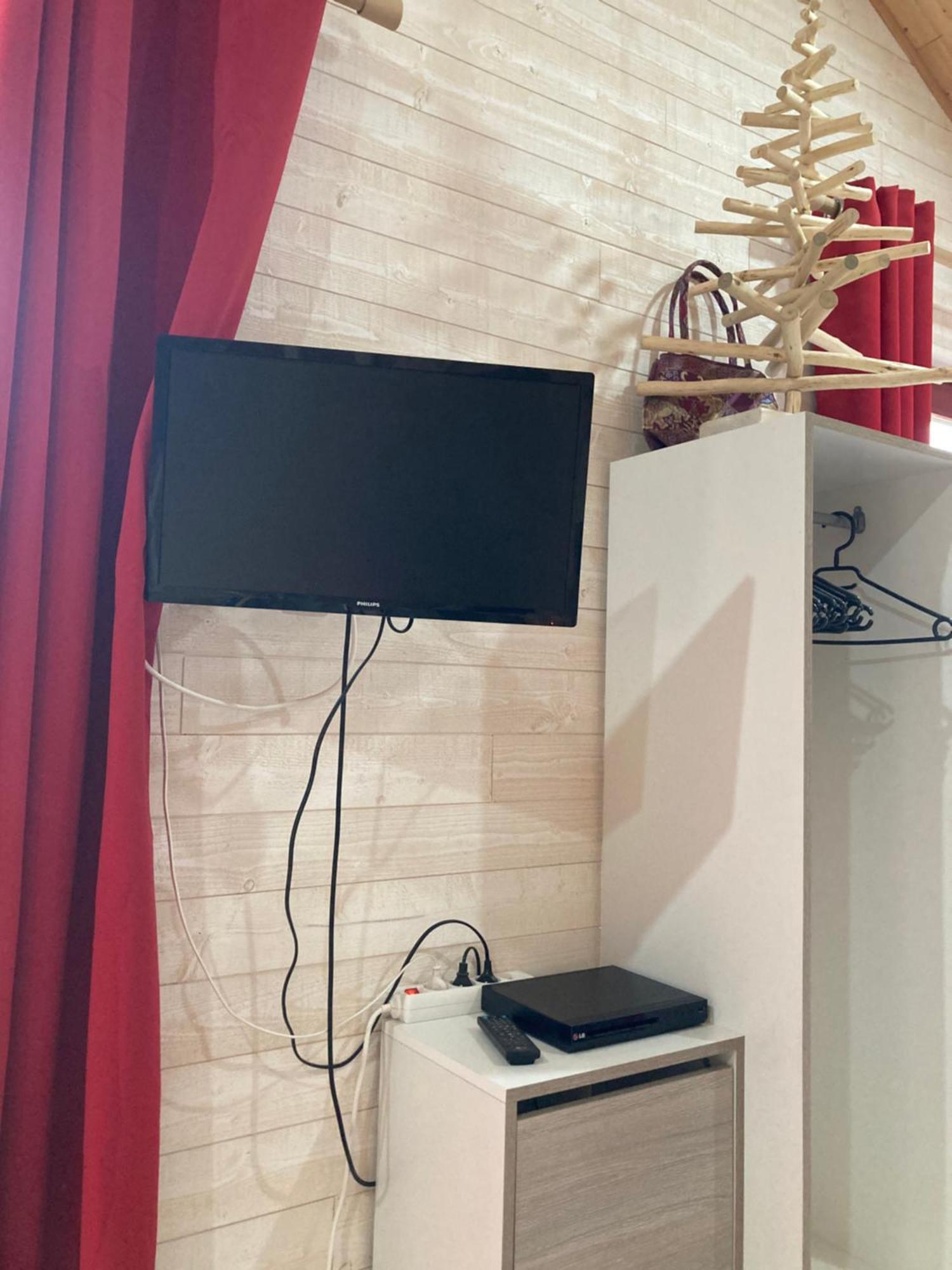 La P'Tite Maison Bois Du Herisson Menetrux-en-Joux Εξωτερικό φωτογραφία